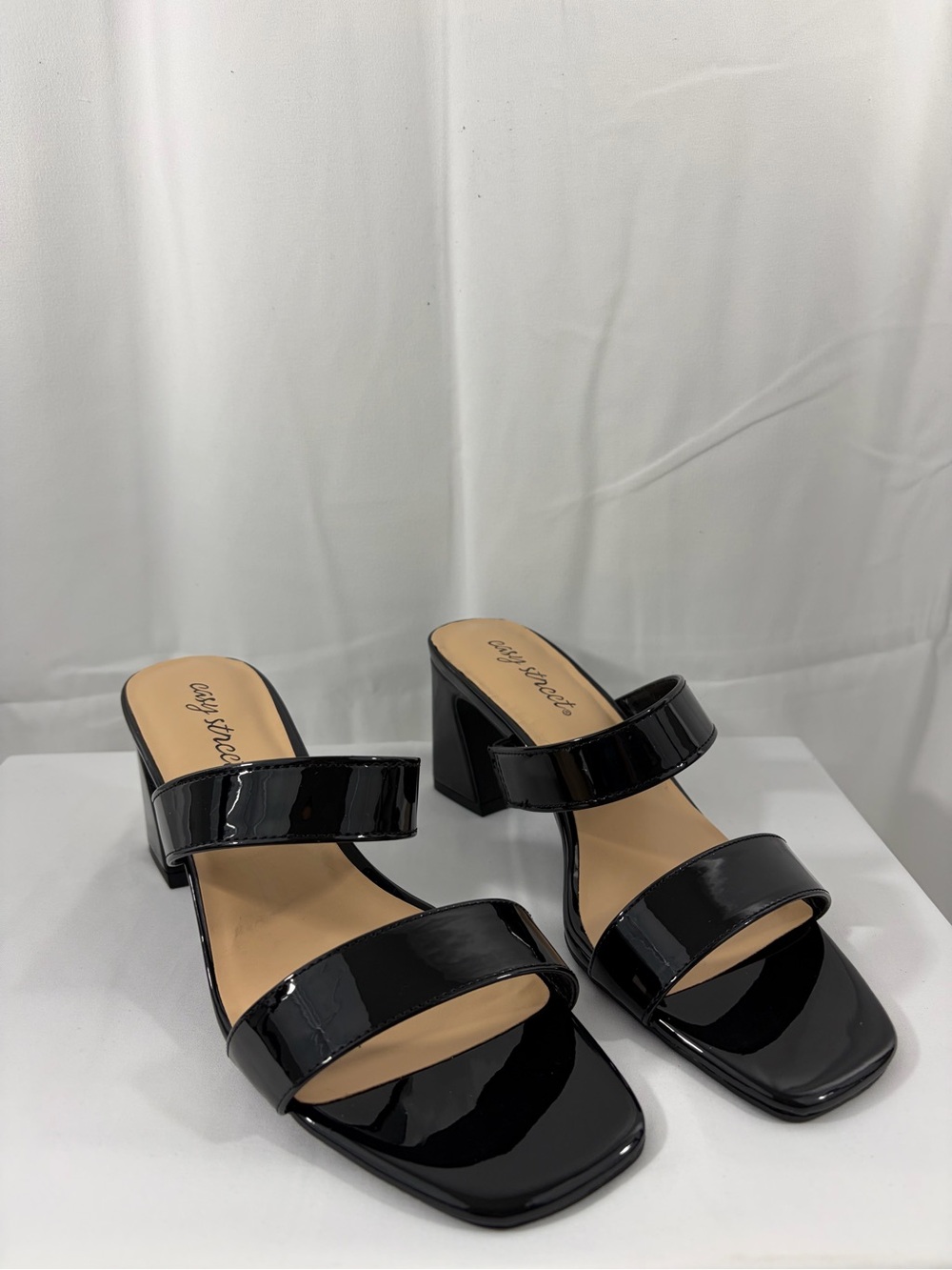 NWT easy street Women’s Size 8 Black Patent Two-Strap Block Heel Mule